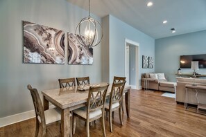 House, 6 Bedrooms, Sea Facing | In-room dining - Villa Destiny 6 Bedroom Holiday Home by Five Star Properties (Destin)