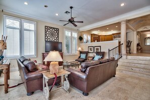 House, 5 Bedrooms, Ocean View, Sea Facing | Living area
