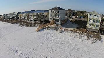 Huis, 6 slaapkamers, uitzicht op zee, aan het strand | Strand | Accommodatie ligt op het strand, wit zand