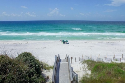 GULF DREAMS 5 Bedroom Holiday Home by Five Star Properties