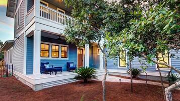 House, 5 Bedrooms, Sea Facing | Front of property