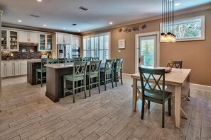 House, 5 Bedrooms, Ocean View, Sea Facing | In-room dining