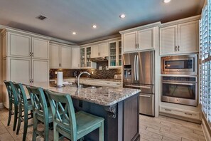 House, 5 Bedrooms, Ocean View, Sea Facing | Private kitchen