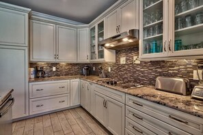 House, 5 Bedrooms, Ocean View, Sea Facing | Private kitchen