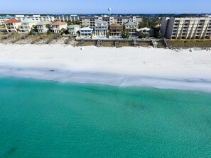 Casa, 6 quartos, vista para o oceano, de frente para a praia | Vista aérea