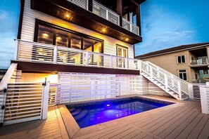 Casa, 6 habitaciones, vista al océano, frente al mar | Alberca al aire libre