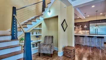 House, 4 Bedrooms, Sea Facing | Staircase