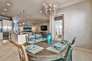 House, 4 Bedrooms, Sea Facing | In-room dining