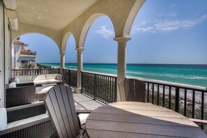 Casa, 5 quartos, vista para o oceano, de frente para a praia | Praia | Na praia, areia branca 