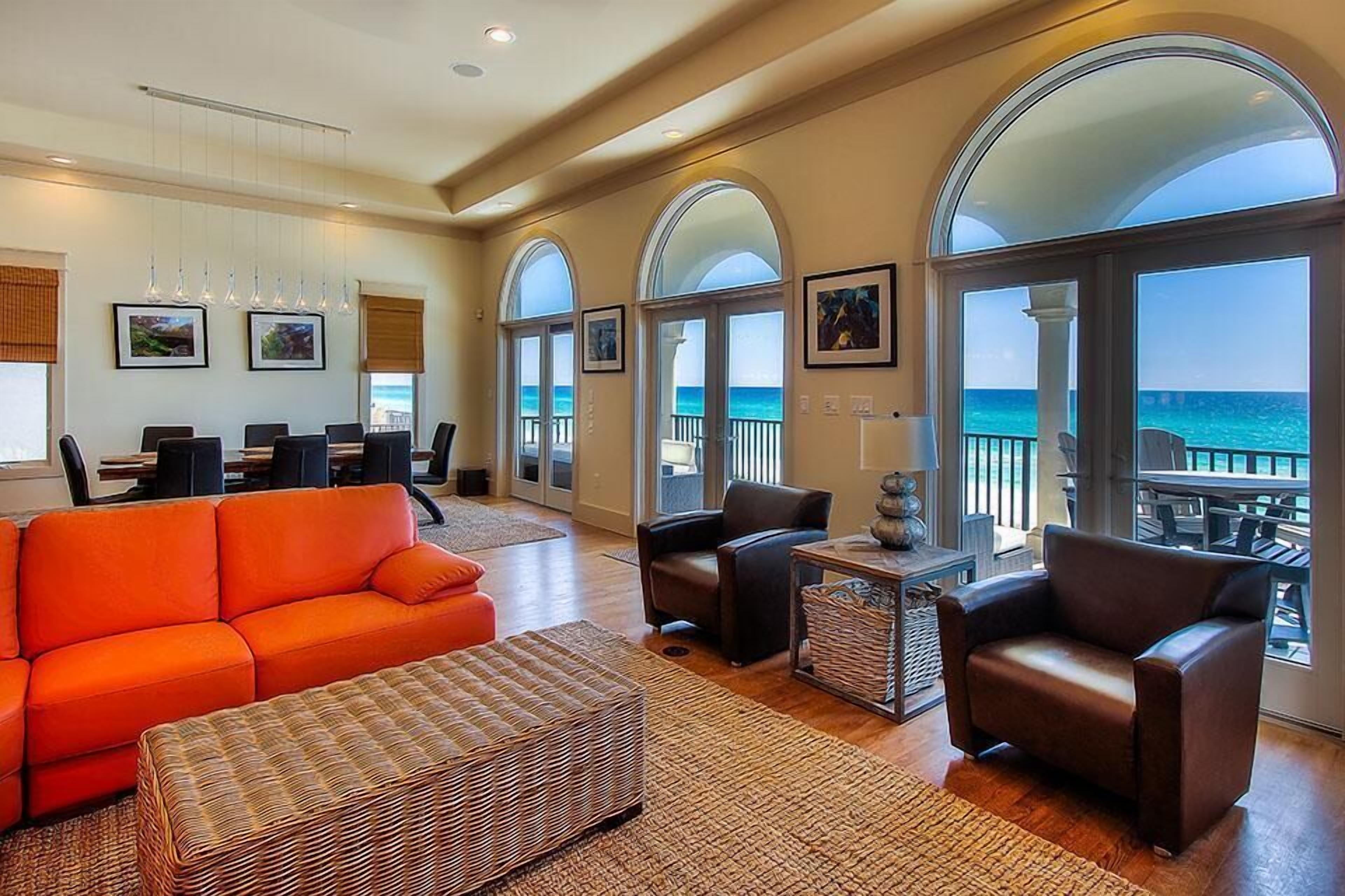 House, 5 Bedrooms, Ocean View, Beachfront | Living area