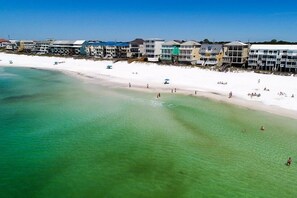 Casa, 6 habitaciones, vista al océano, frente al mar | Playa | En la playa