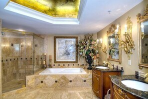 Ferienhaus, 3 Schlafzimmer, Meerblick, Strandnähe | Badezimmer | Dusche, Handtücher