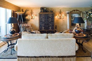 House, 3 Bedrooms, Ocean View, Beachfront | Living area