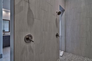 Bathroom shower - Mermaid Vista 5 Bedroom Holiday Home by Five Star Properties (Destin)