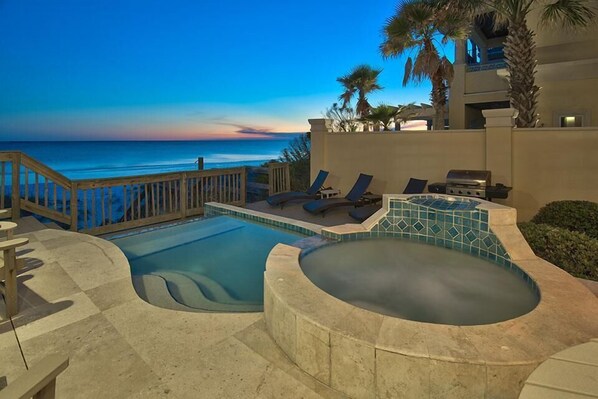 Ferienhaus, 6 Schlafzimmer, Meerblick, Strandnähe | Außenpool