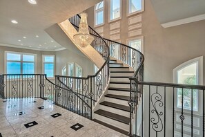 House, 6 Bedrooms, Ocean View, Beachfront | Staircase