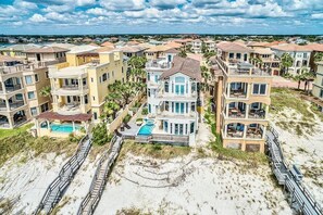 House, 6 Bedrooms, Ocean View, Beachfront | Front of property