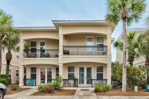 House, 4 Bedrooms, Sea Facing | Front of property