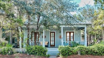 House, 3 Bedrooms, Sea Facing | Front of property