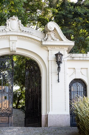 Property entrance - Vila Santa Teresa (Rio de Janeiro)