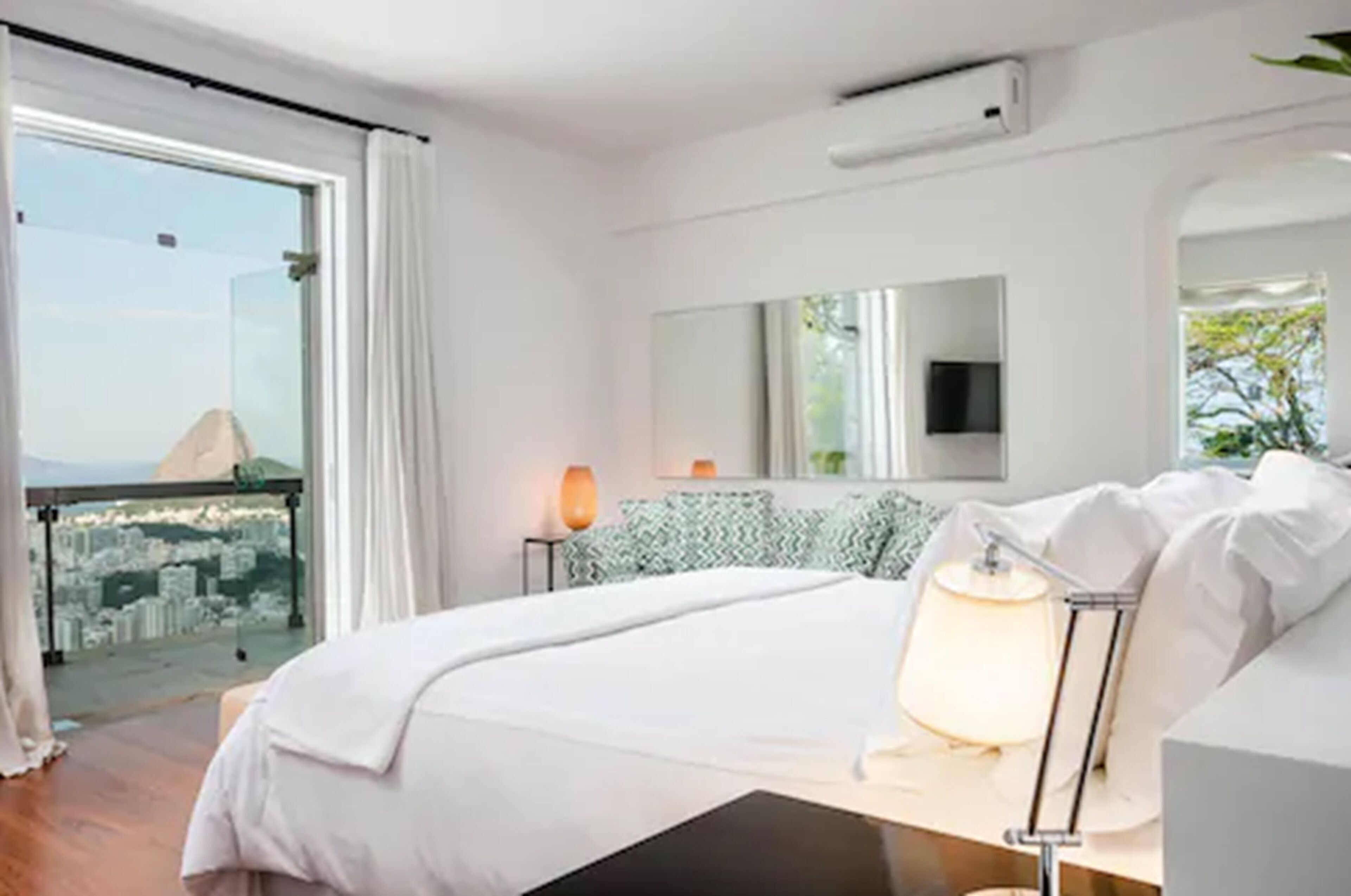 1 bedroom, premium bedding, down comforters, pillowtop beds