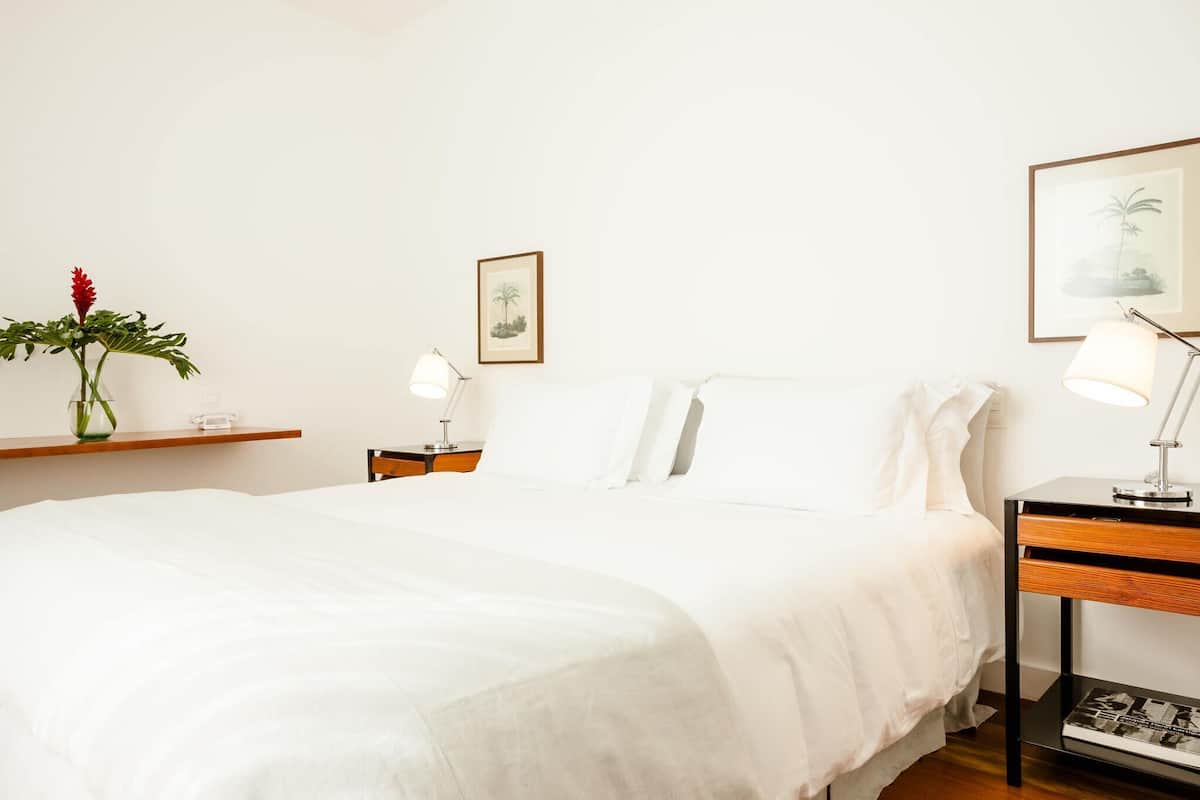 1 bedroom, premium bedding, down comforters, pillowtop beds