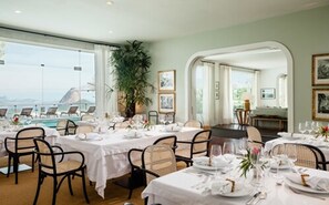 Frühstück, Mittagessen, Abendessen, Blick auf den Pool 