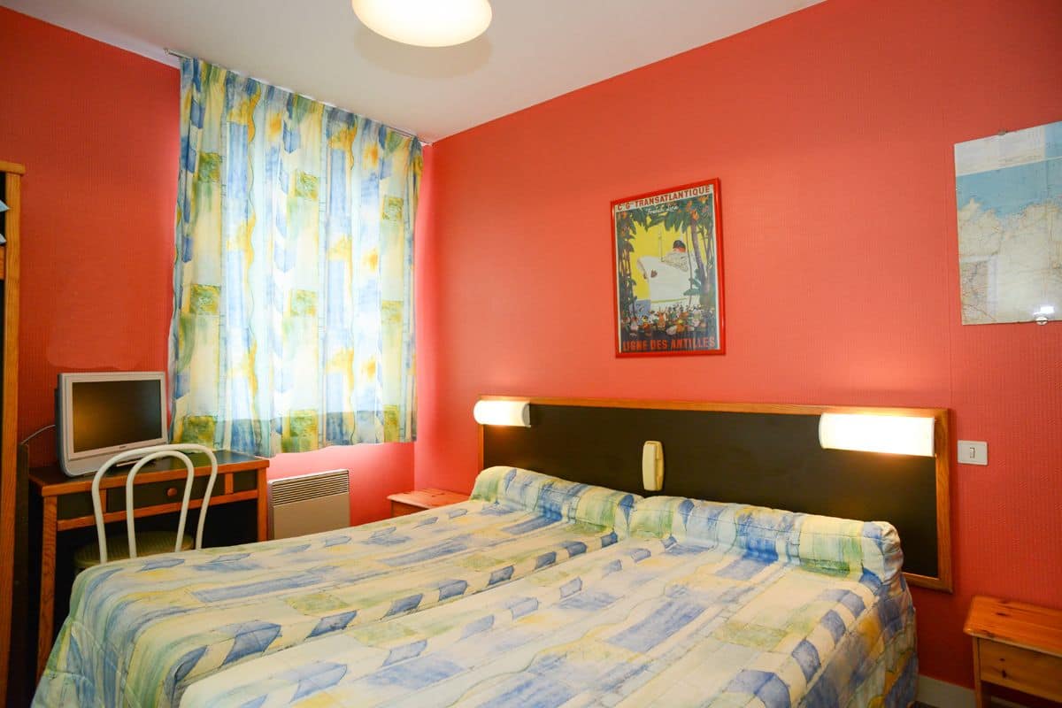 Standaard Twin kamer | Individueel gedecoreerd, individueel gemeubileerd, een bureau