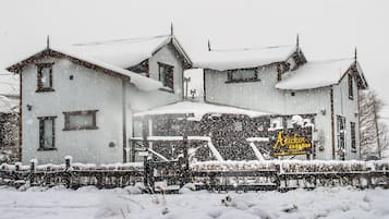 Cabin | 1 bedroom, minibar, in-room safe, individually decorated