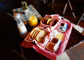 Desayuno continental gratuito y diario