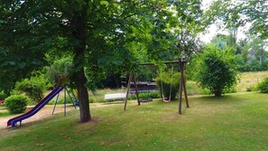 Zona de jocs infantil: a l'aire lliure