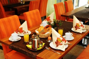 Frühstück und Abendessen, regionale Küche