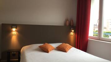 Double Room | Desk, blackout drapes, soundproofing, iron/ironing board