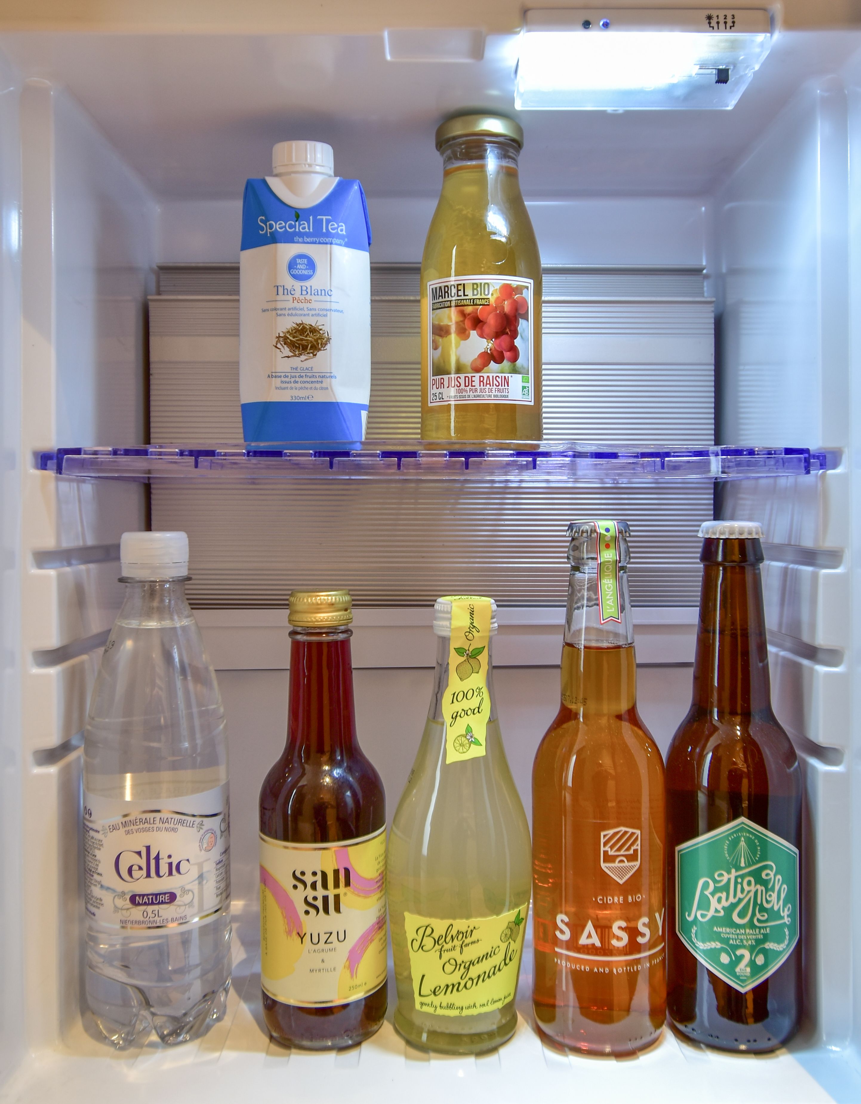 classic double room, 1 queen bed, city view | minibar