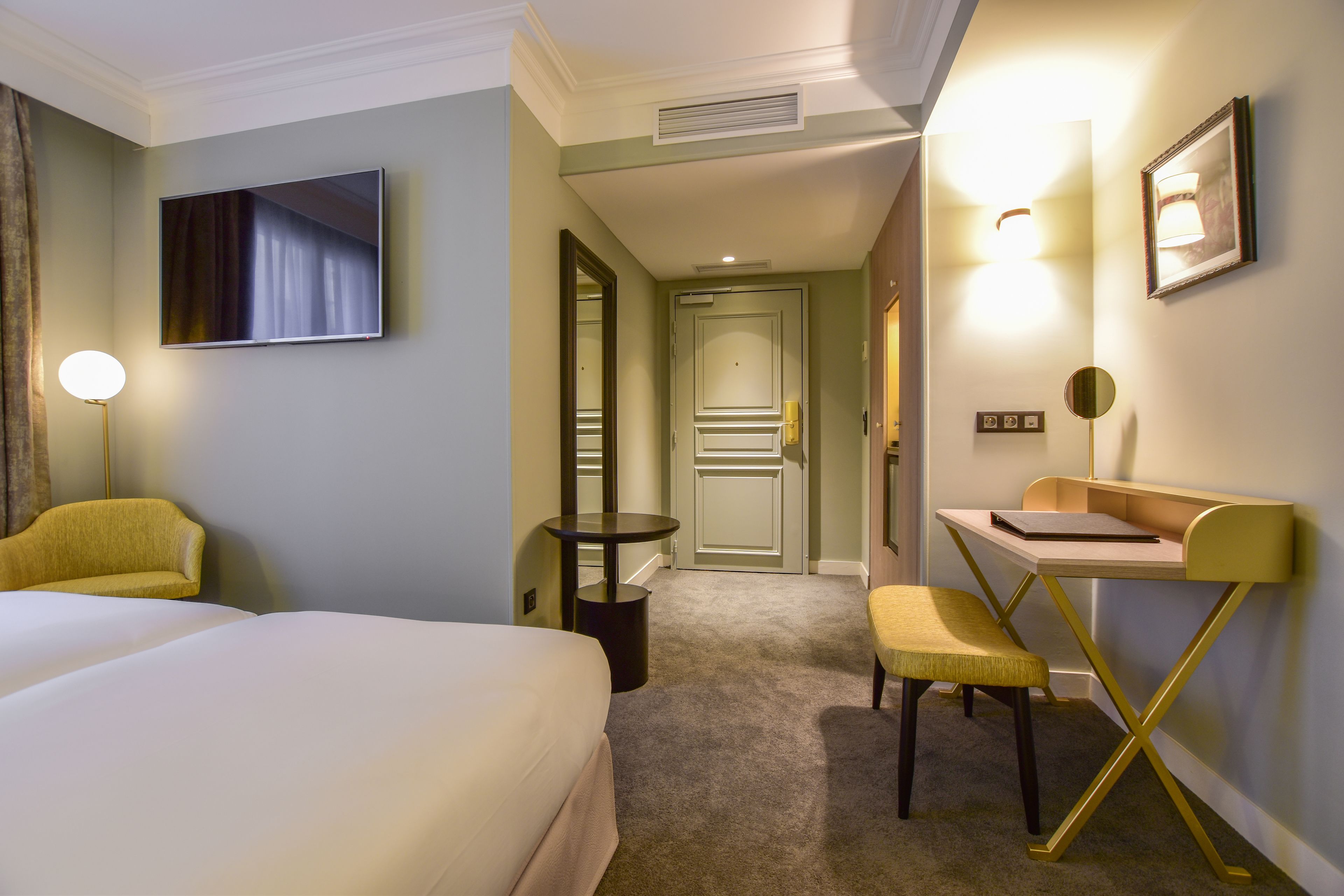 superior double room, 1 queen bed, courtyard view | view from room