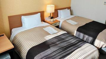 Escritorio, wifi gratis y ropa de cama