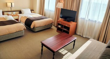 Deluxe Twin Room, Non Smoking (Main building) | Desk, free WiFi, bed sheets