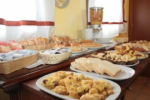 Free daily buffet breakfast - Agriturismo Tre Rondini (Legnago)