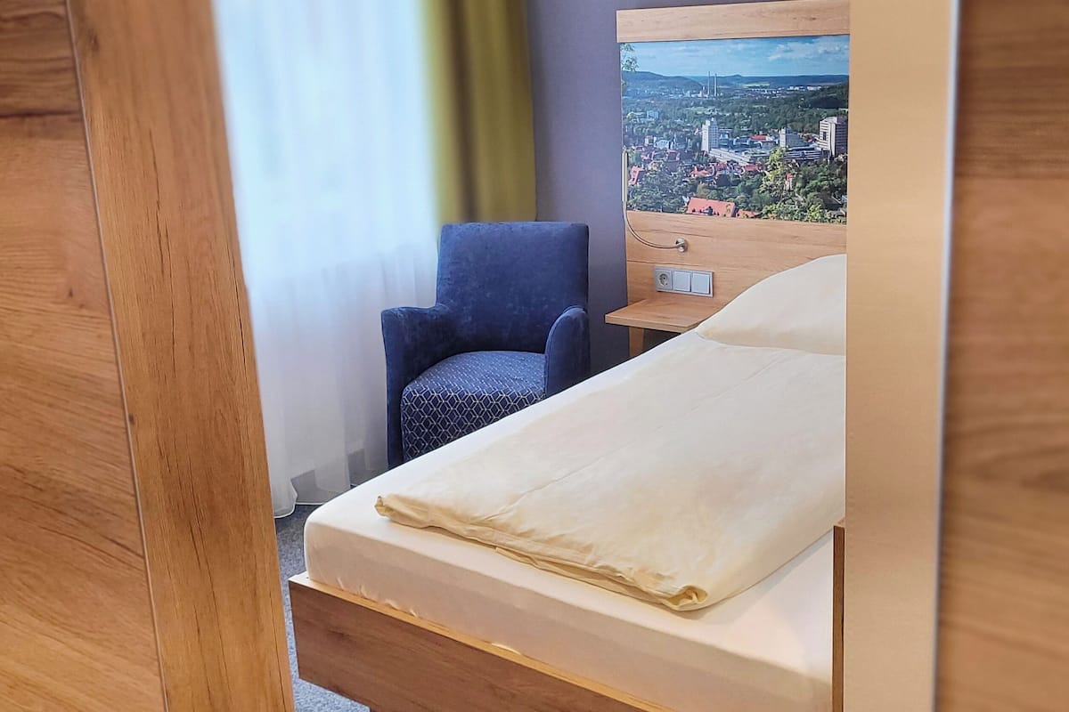 comfort single room, non smoking | blackout curtains, free wifi, bed sheets