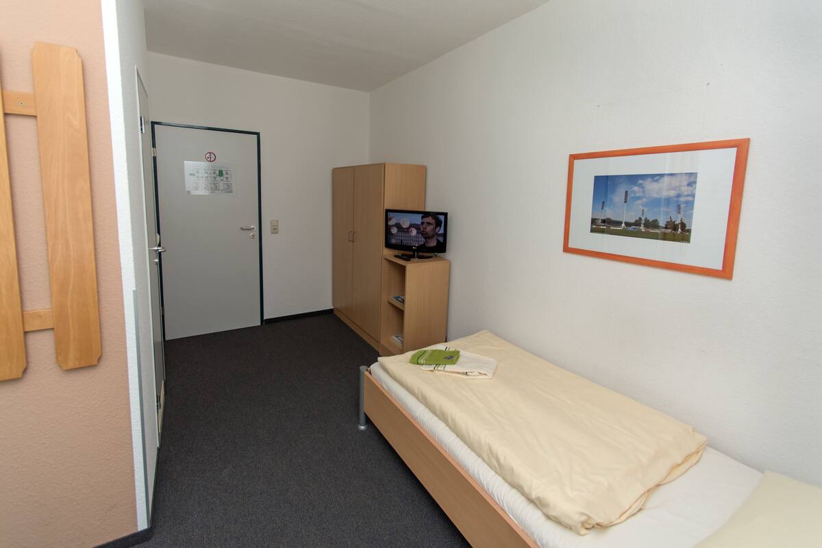 Economy Single Room | Langsir/tirai gelap terus, Wi-fi percuma, cadar katil