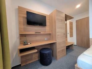 Quarto solteiro conforto, para não fumantes | Cortinas blackout, Wi-Fi de cortesia, roupa de cama