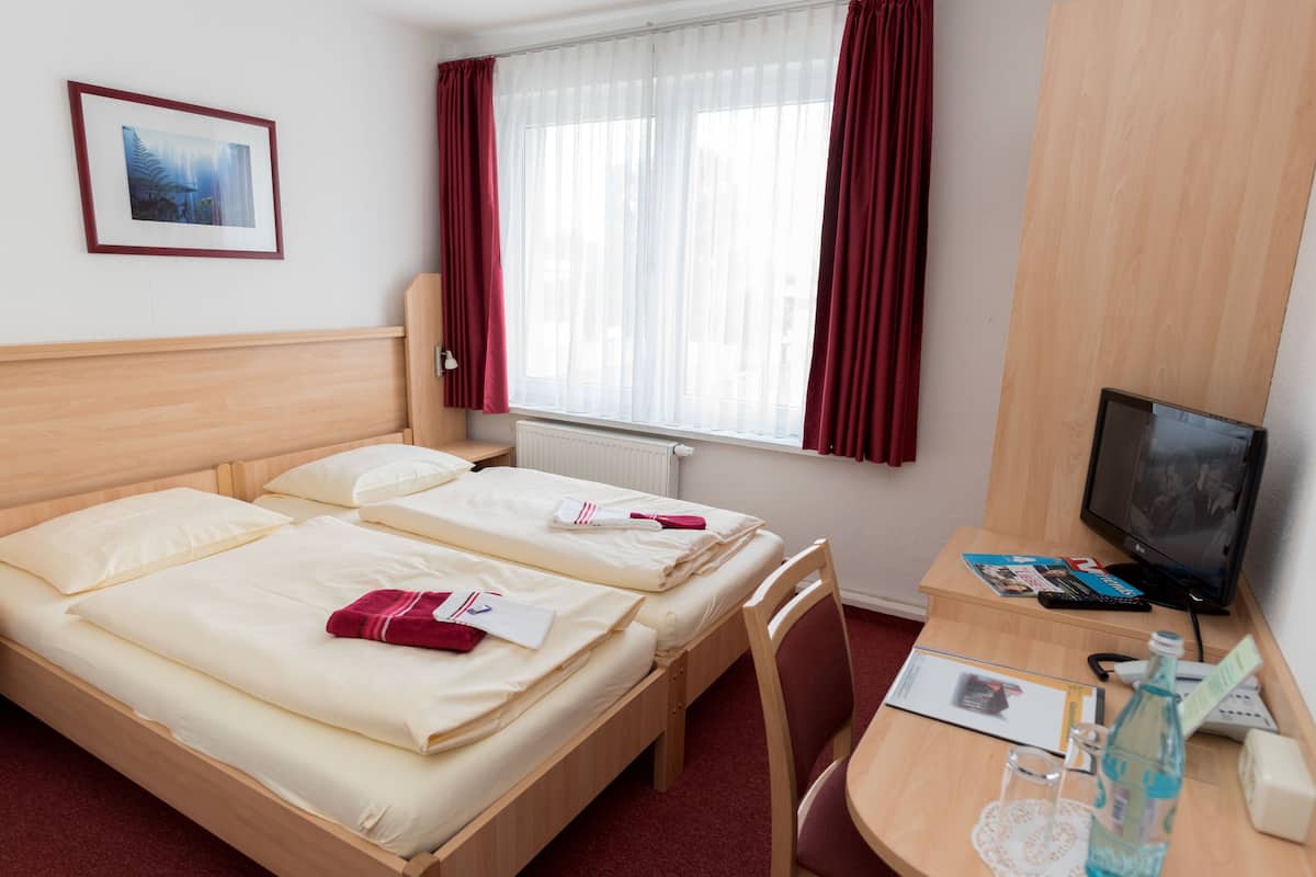 Double Room | Langsir/tirai gelap terus, Wi-fi percuma, cadar katil