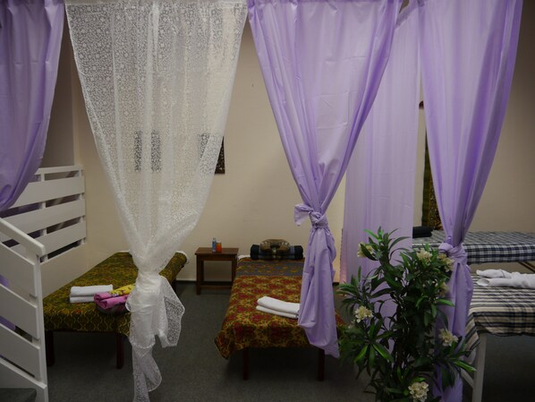 Aromaterapia, masajes tailandeses y masajes 