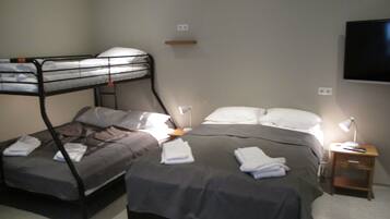 Family Studio | 1 bedroom, blackout drapes, free cribs/infant beds, free WiFi