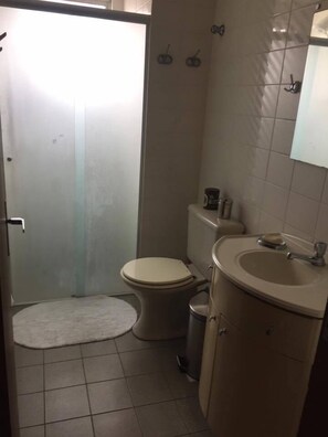 Appartement, plusieurs lits | Salle de bain