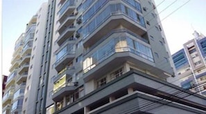 Front of property - Juliana Beach Apartment (Balneário Camboriú)