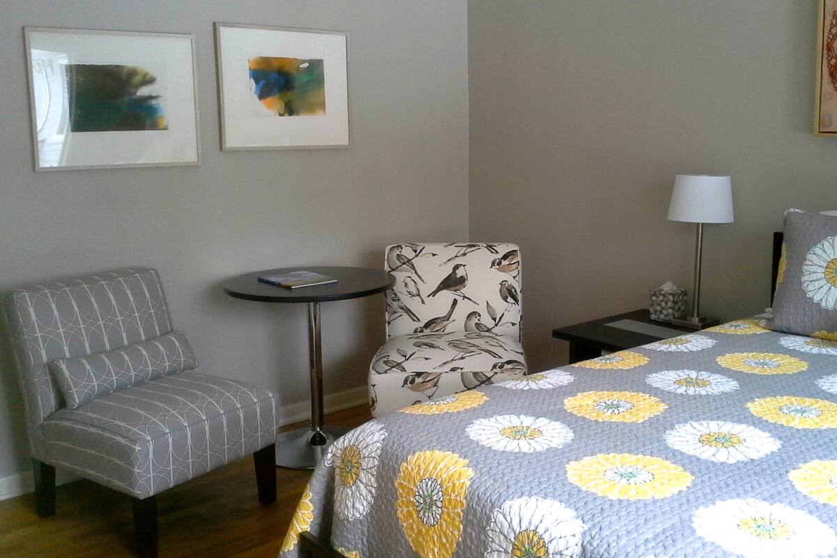 Room, 1 Queen Bed (Natalie's Room)