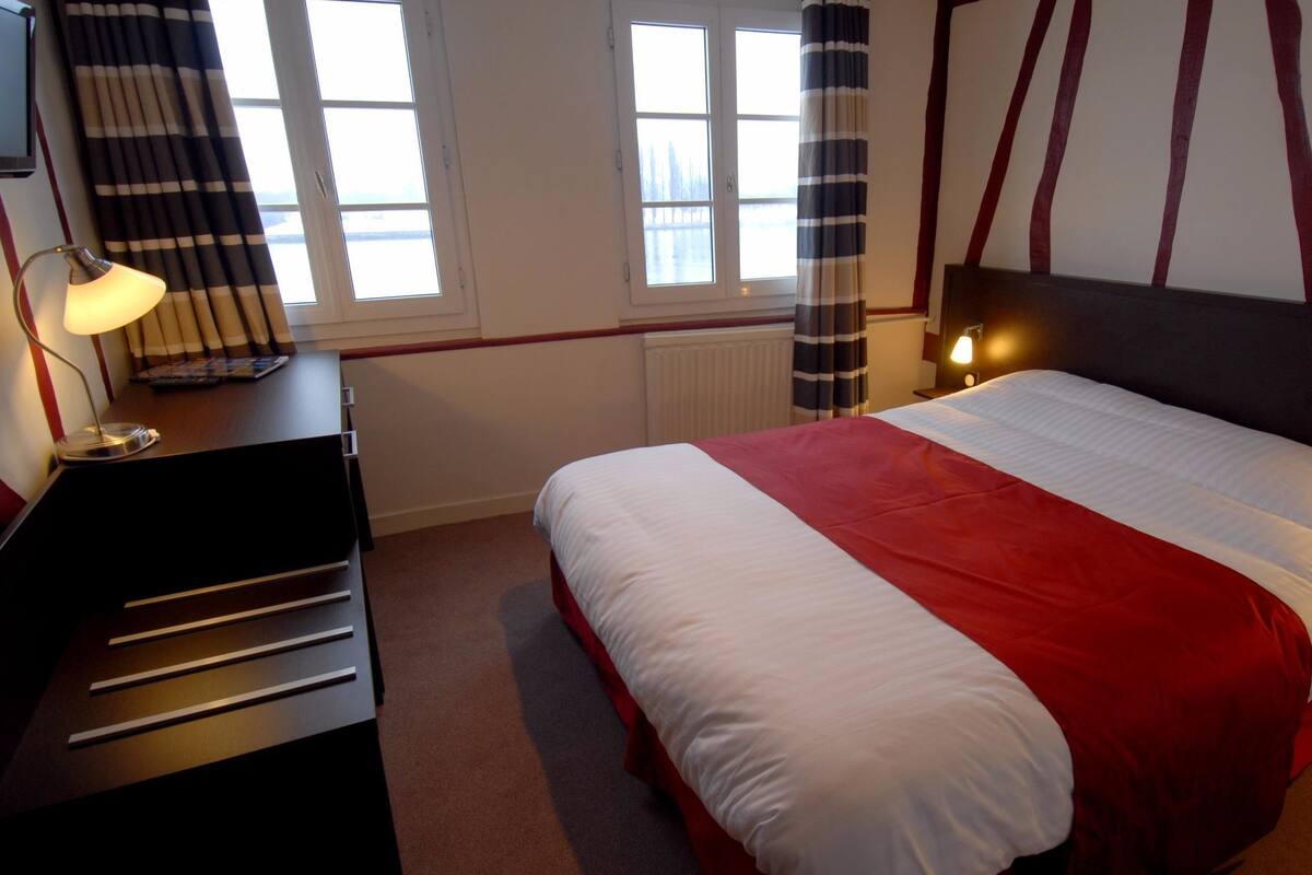 double room, river view | desk, blackout curtains, free wifi