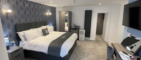 Cortinas blackout, tabla de planchar con plancha y wifi gratis