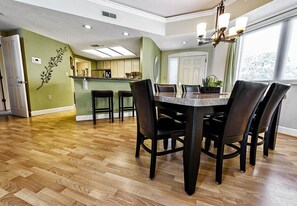 House, 2 Bedrooms | In-room dining